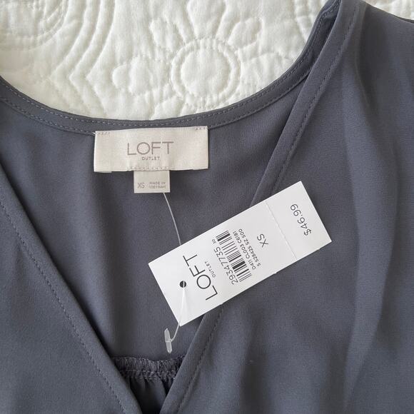 LOFT Outlet V-Neck Tulip Sleeve Blouse Button Detail Grey XS NWT - Picture 6 of 7